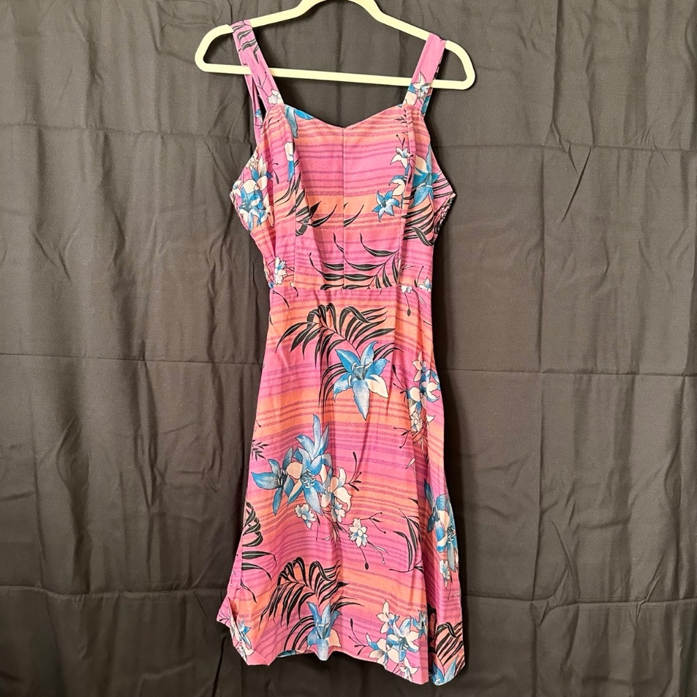 Super cute vintage dress from the 70s. Size 13